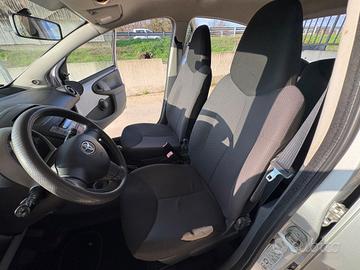 TOYOTA Aygo 1.0 12V VVT-i 5 porte OK NEOPATENTAT