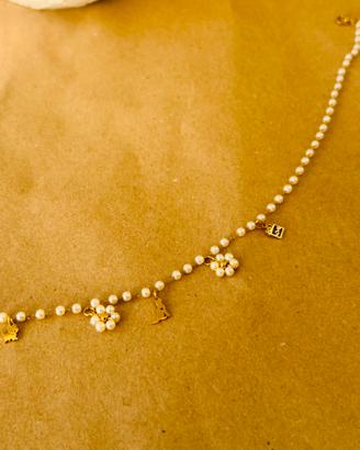 Collana Girocollo di Perline con Ciondoli Dorati
