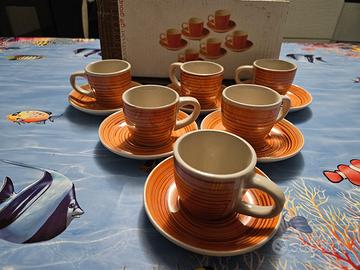 set di tazzine con piattino