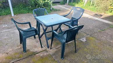 tavolo pieghevole e 4 sedie