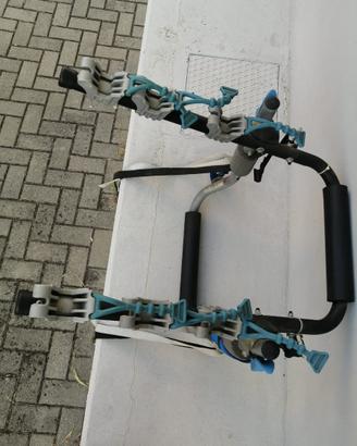 Porta bici con attacchi per bagagliaio