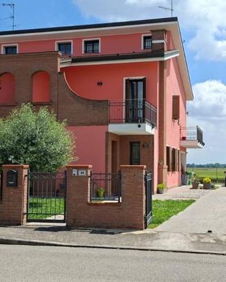 Villa di 148 m² con 5 locali e box auto a Canaro