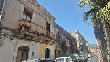 2 LOCALI A FIUMEFREDDO DI SICILIA