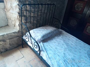 Letto allungabile in ferro Ikea e materasso