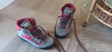 Scarponi donna ragazza montagna alpinismo