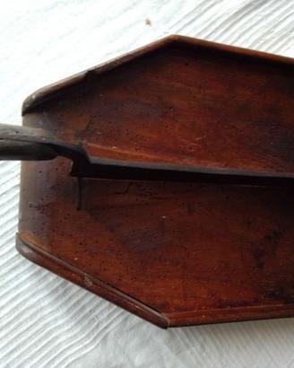 1 grande tagliapane antico in legno