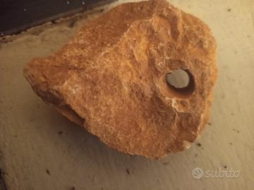 pietra forata hagstone amuleto protezione zen