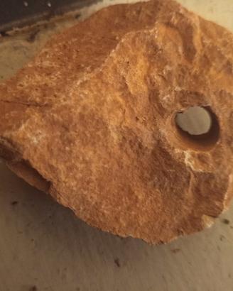 pietra forata hagstone amuleto protezione zen