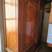 ARMADIO D'EPOCA IN LEGNO MASSELLO