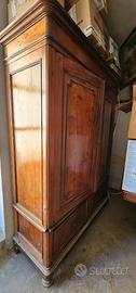 ARMADIO D'EPOCA IN LEGNO MASSELLO