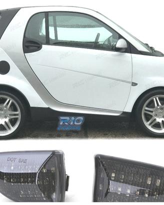 FRECCIE LATERALI PER SMART FORTWO 451 07- LED NERO