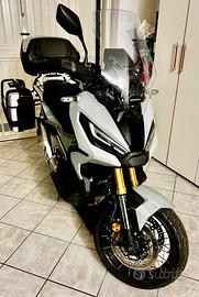Honda X ADV 750 con cambio automatico