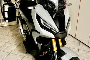 Honda X ADV 750 con cambio automatico