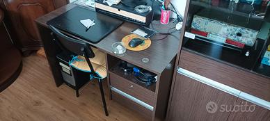 Set studio: libreria vetrina + scrivania PC