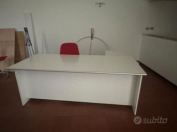 Scrivania ad angolo