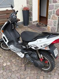 Moto Peugeot Scooter