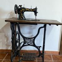 Macchina da cucire d'epoca