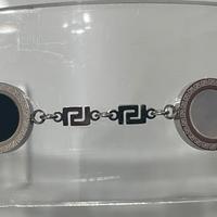 Bracciale in acciaio con dettagli geometrici