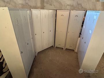 Armadi spogliatoi metallici porta abiti