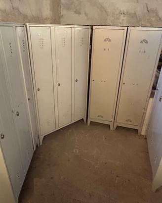 Armadi spogliatoi metallici porta abiti