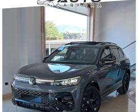 Volkswagen Tiguan 2.0 150cv DSG R-Line black pack 