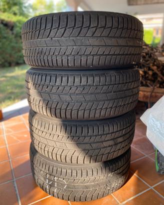 Treno completo usato gomme Invernali R19 TOYO