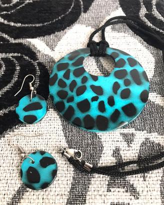 Set girocollo e orecchini leopardati madreperla