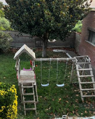 Gioco da giardino in legno con doppia altalena