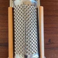 Grattugia in acciaio e legno Foppapedretti