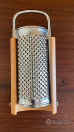 Grattugia in acciaio e legno Foppapedretti