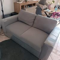 Divano posti semi nuovo