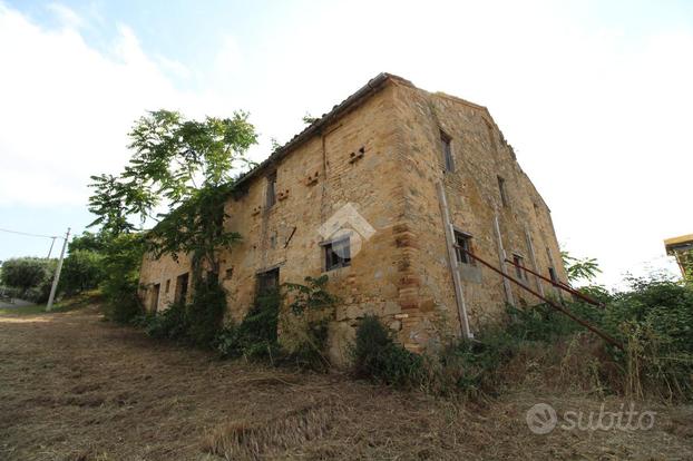 RUSTICO A ACQUAVIVA PICENA