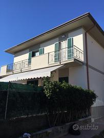 Villetta vista mare a Marina di Carrara