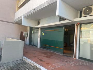 Negozio ufficio, più rimessa garage