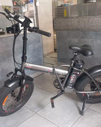bicicletta con pedalata assistita 