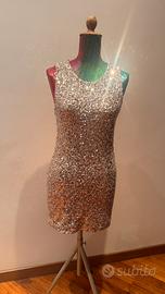 Elegante abito elasticizzato, color champagne