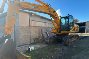 Escavatore cingolato jcb