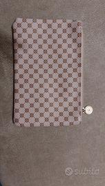 pz. 30 Pochette n portatrucchi o porta smartphone 