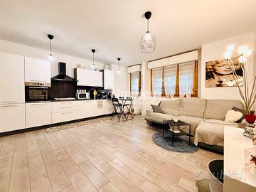 SPLENDIDO 3 LOCALI COMPLETAMENTE RISTRUTTURATO CON
