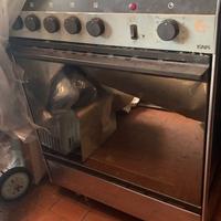 Stufa a gas in acciaio in buone  condizioni .