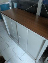 Mobile da ufficio in ferro con ante scorrevoli