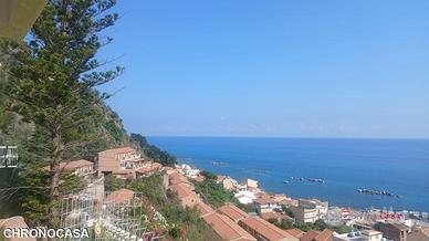 Acqualadrone, trivani con veranda