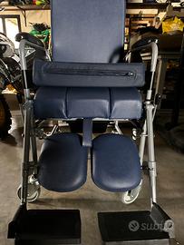 Sedia a rotelle/ comoda