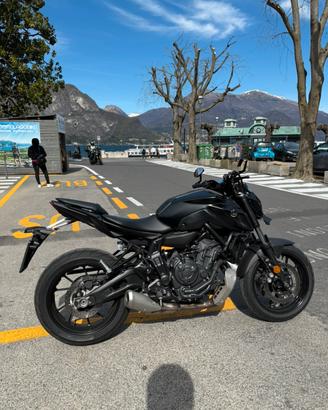 YAMAHA MT-07 TECH BLACK