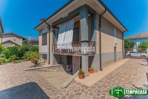 SOLUZIONE INDIPENDENTE SUI QUATTRO LATI A MAGENTA!