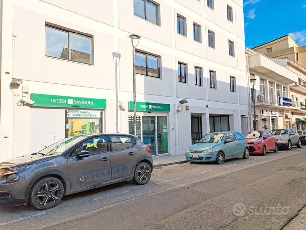 Centro- Ufficio al piano primo con posto auto