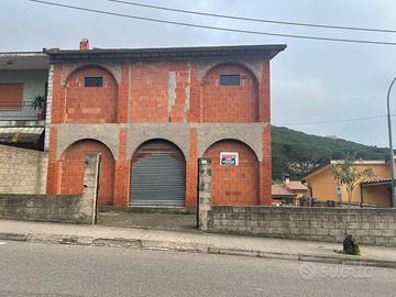 Arbus- Fabbricato con commerciale al piano terra