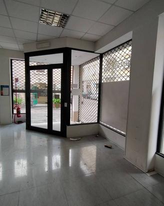 Immobile di 300 m² con più di 5 locali a Terni