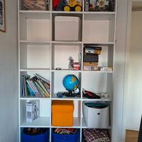 Libreria a giorno bianca