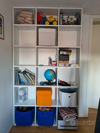 Libreria a giorno bianca